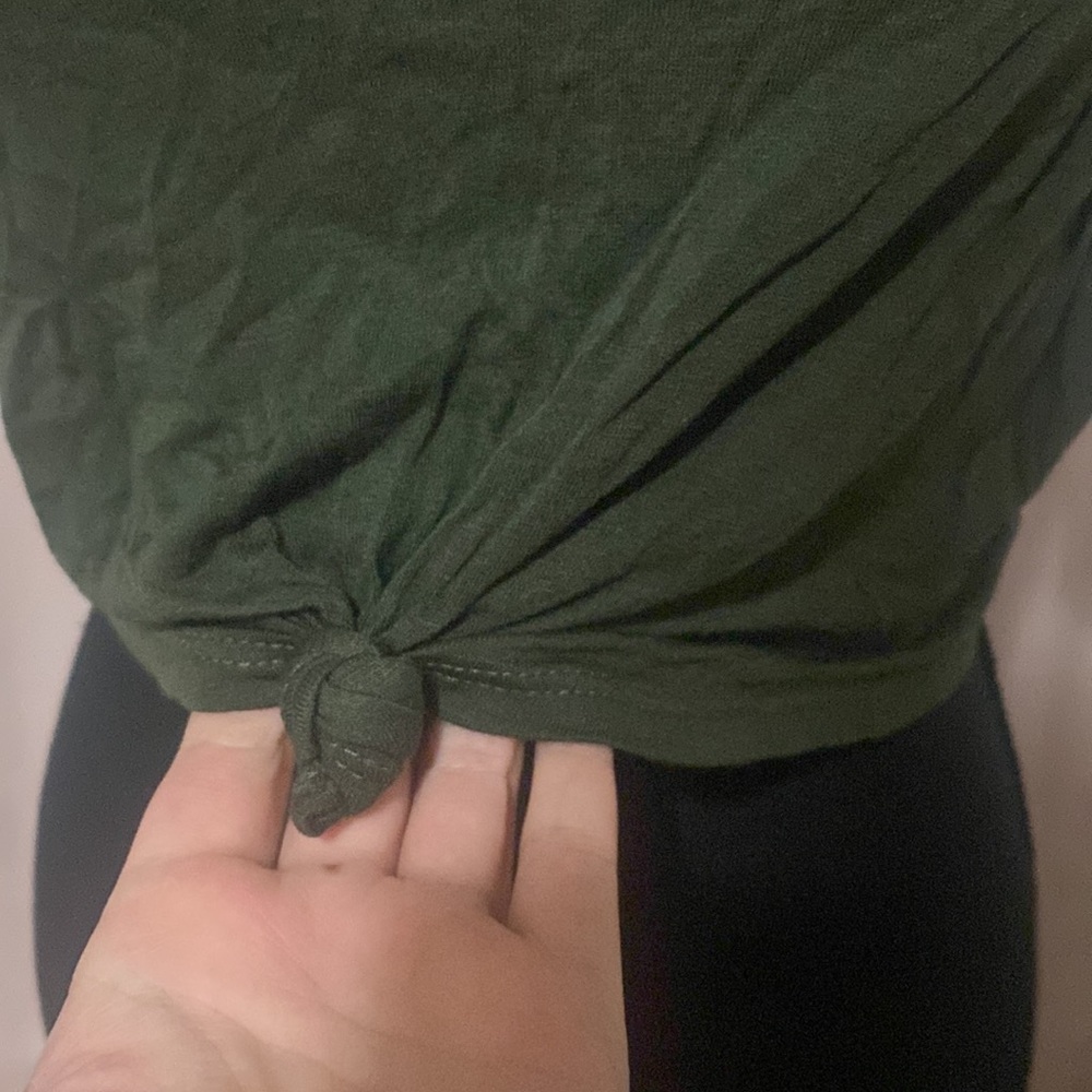 💚 CROP TOP! - Picture 2 of 5